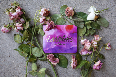 Палетка теней Tarte - Tartelette In Bloom Clay Eyeshadow Palette