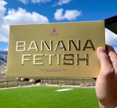 Палетка теней Jeffree Star - Banana Fetish Artistry Palette